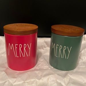 Two mug cup and tops